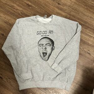 Gildan Gray Graphic Crewneck Sweater